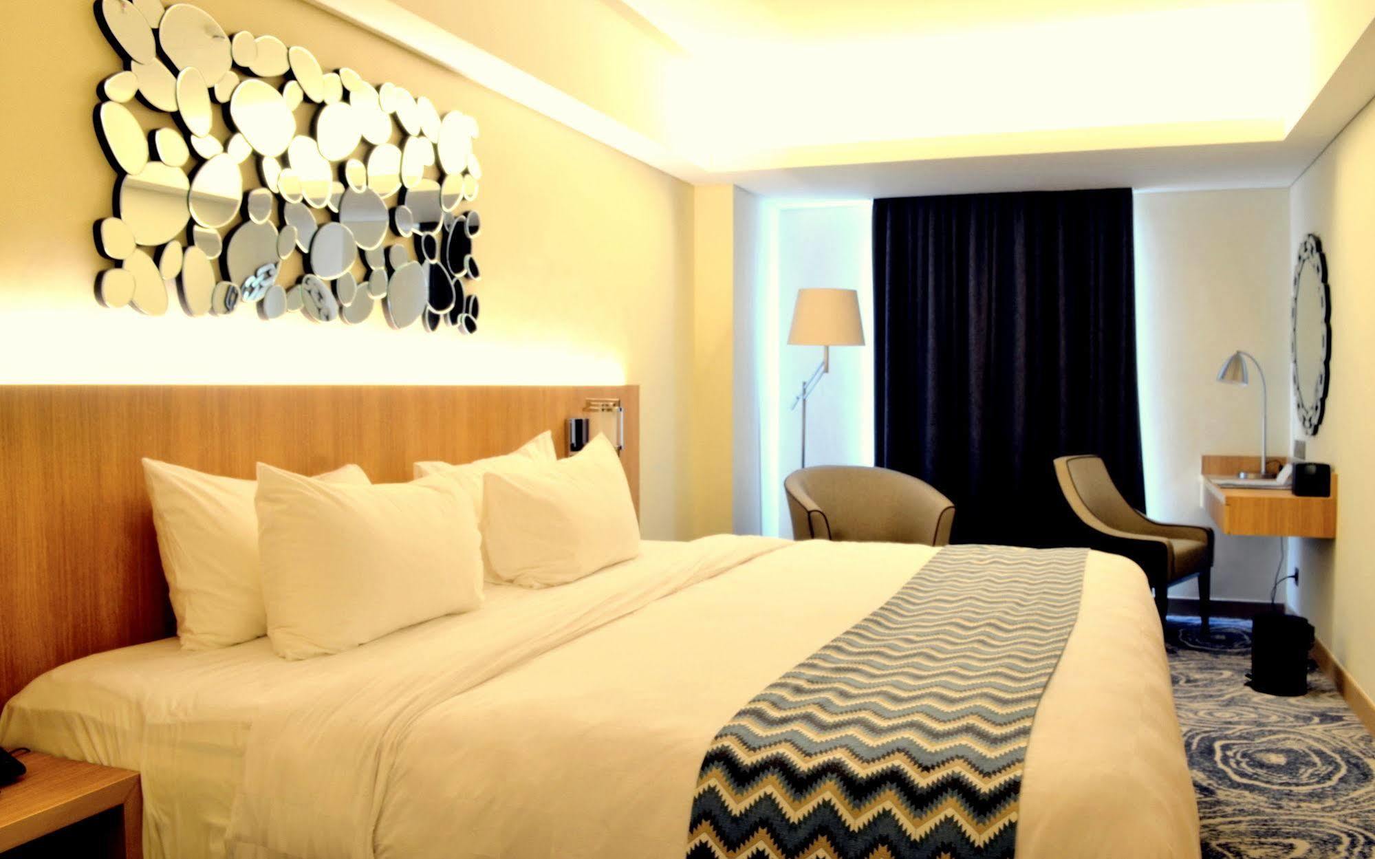 Louis Kienne Hotel Simpang Lima Semarang Eksteriør bilde